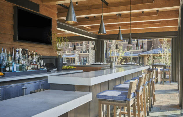 Backcast Bar & Grill