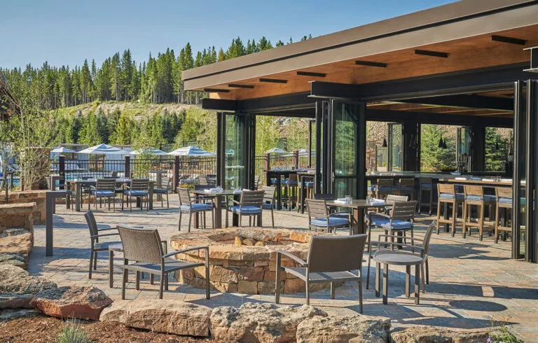 Backcast Bar & Grill