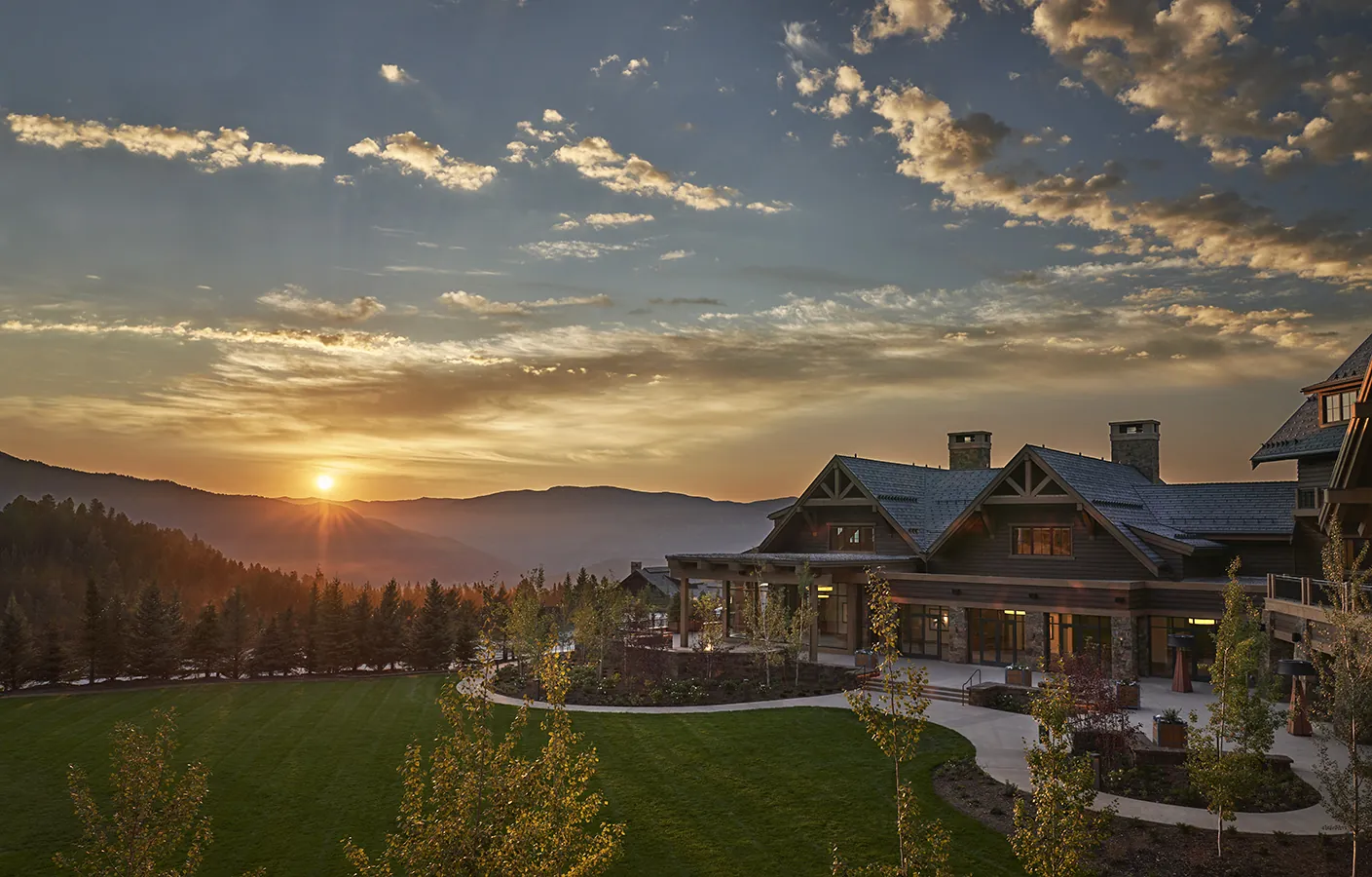 Montage Big Sky scenic view at sunset