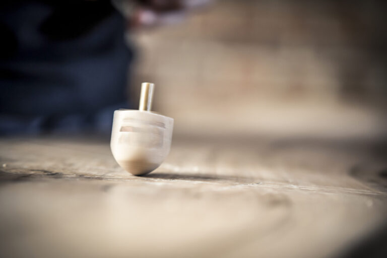Dreidel spinning