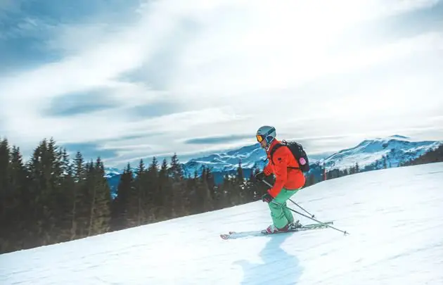 Man skiing