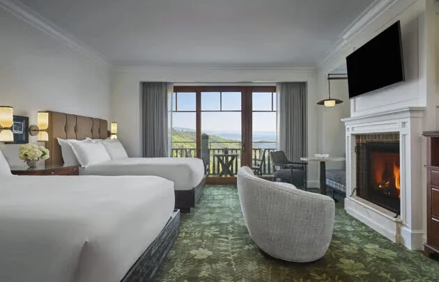 Peak View Queen Queen Room