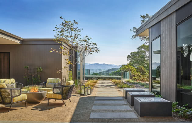 Guest House courtyard overlook napa valley at resort