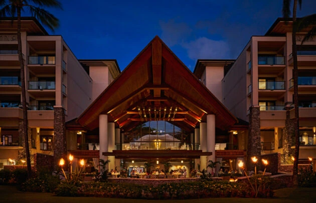 Cane and Canoe at night
