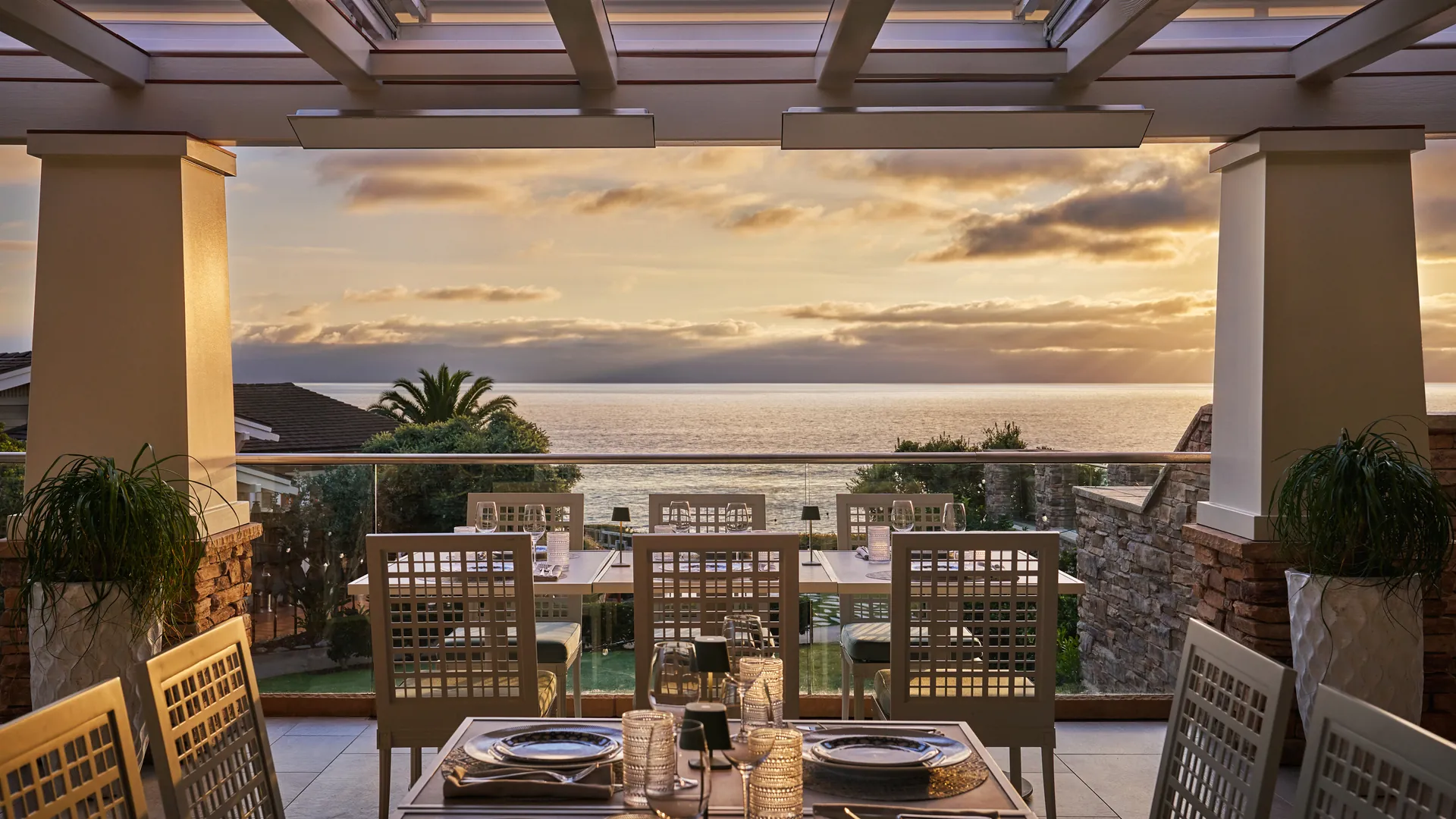 Mosaic Bar & Grille Sunset
