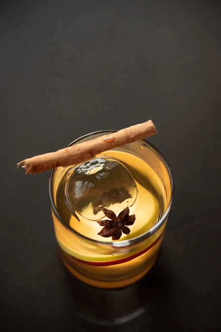 Whisky cocktail at the Lobby Lounge