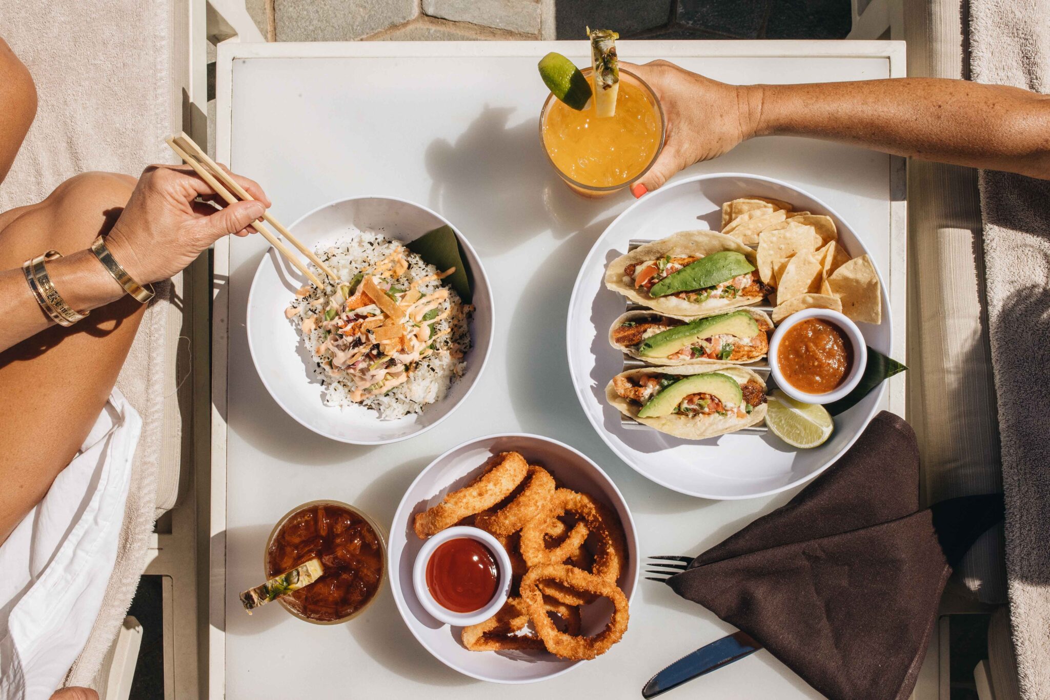 A couple easting seafood