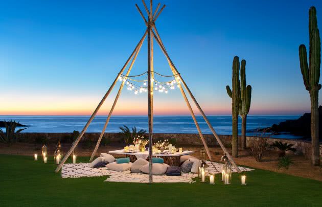 Private dining by the beach