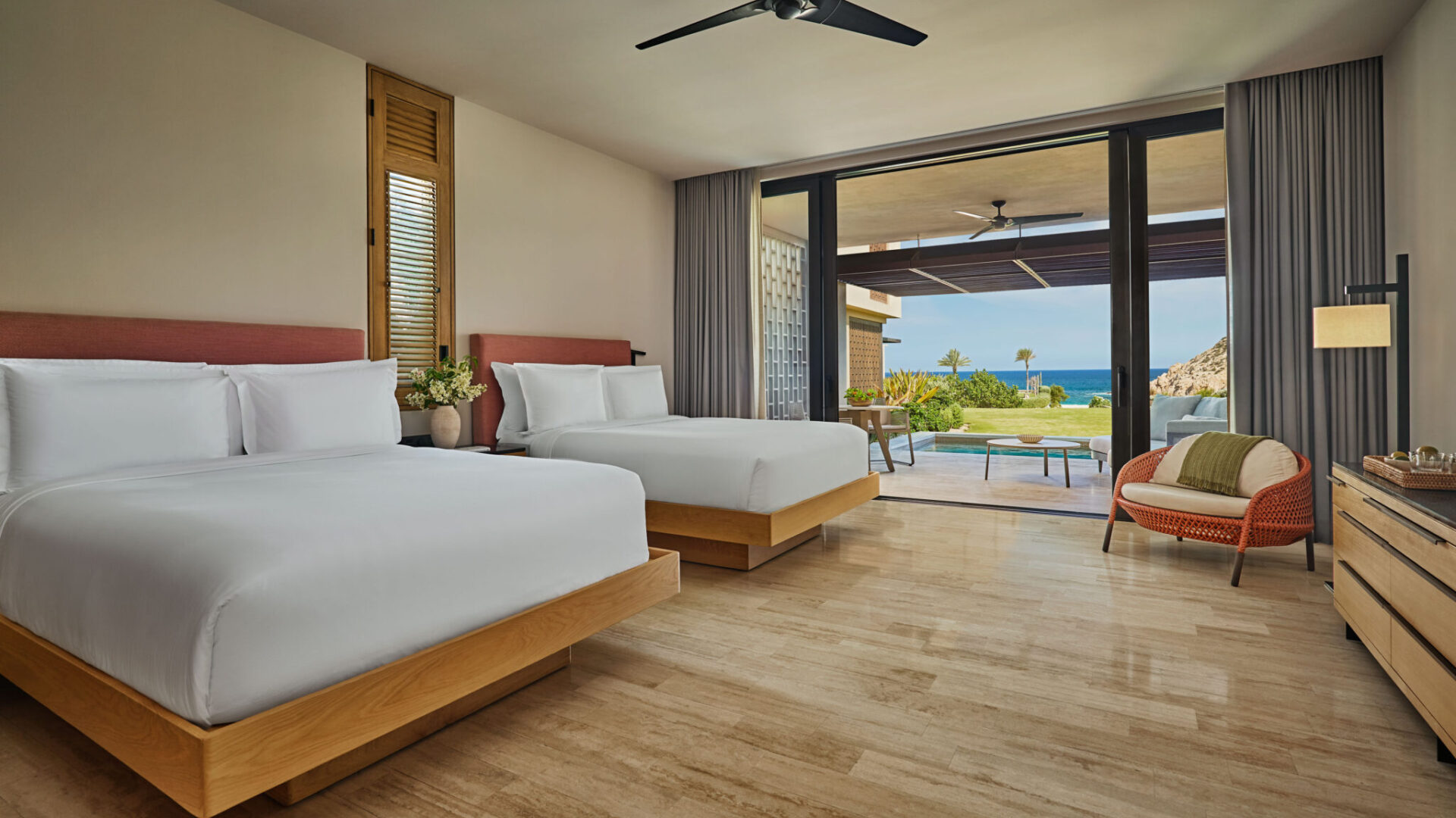 Deluxe Ocean Queen with Pool