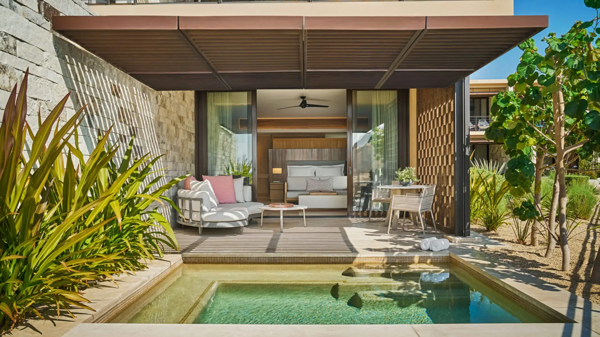 King Guestroom Patio with Pool