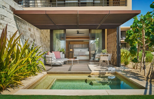 King Guestroom  Patio with Pool