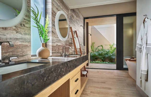 Marea suite bathroom