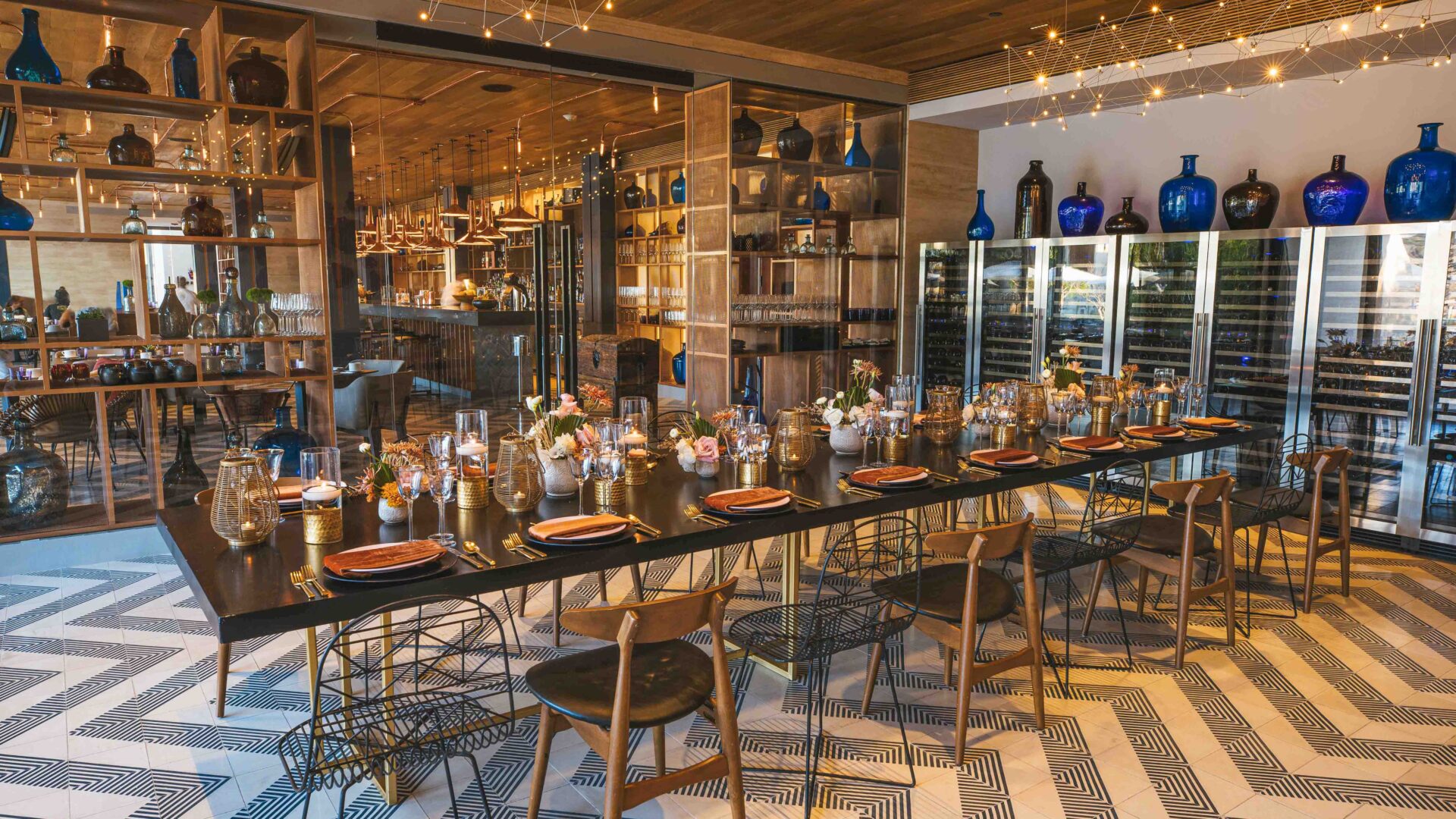 A dining room with a long table and chairs at Mezcal