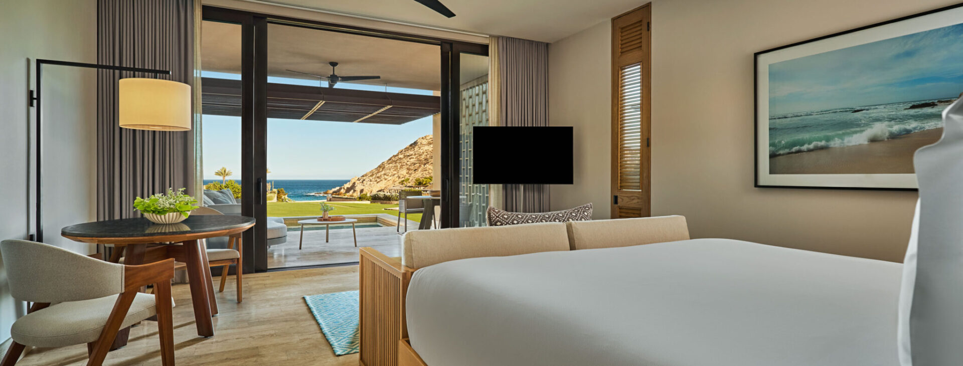 Deluxe Ocean King Guestroom with Pool