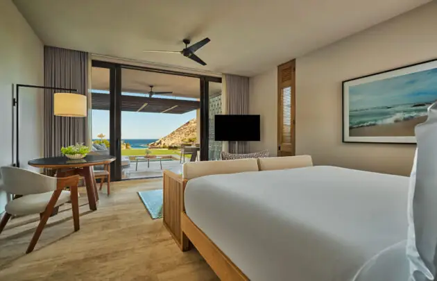 Deluxe Ocean King Guestroom