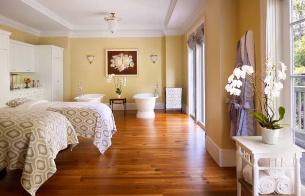 Spa Montage couples suite and spa treatments