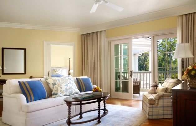 A well-appointed suite with a cozy couch at Montage Palmetto Bluff.