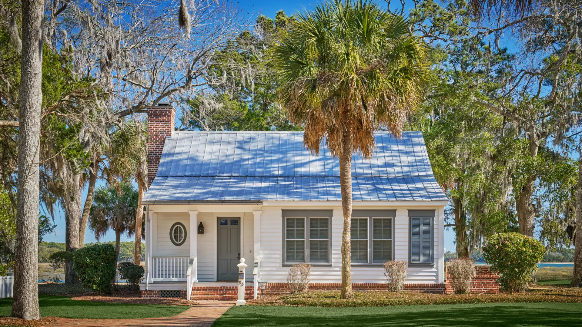 Image of a white cottage at Montage Palmetto Bluff