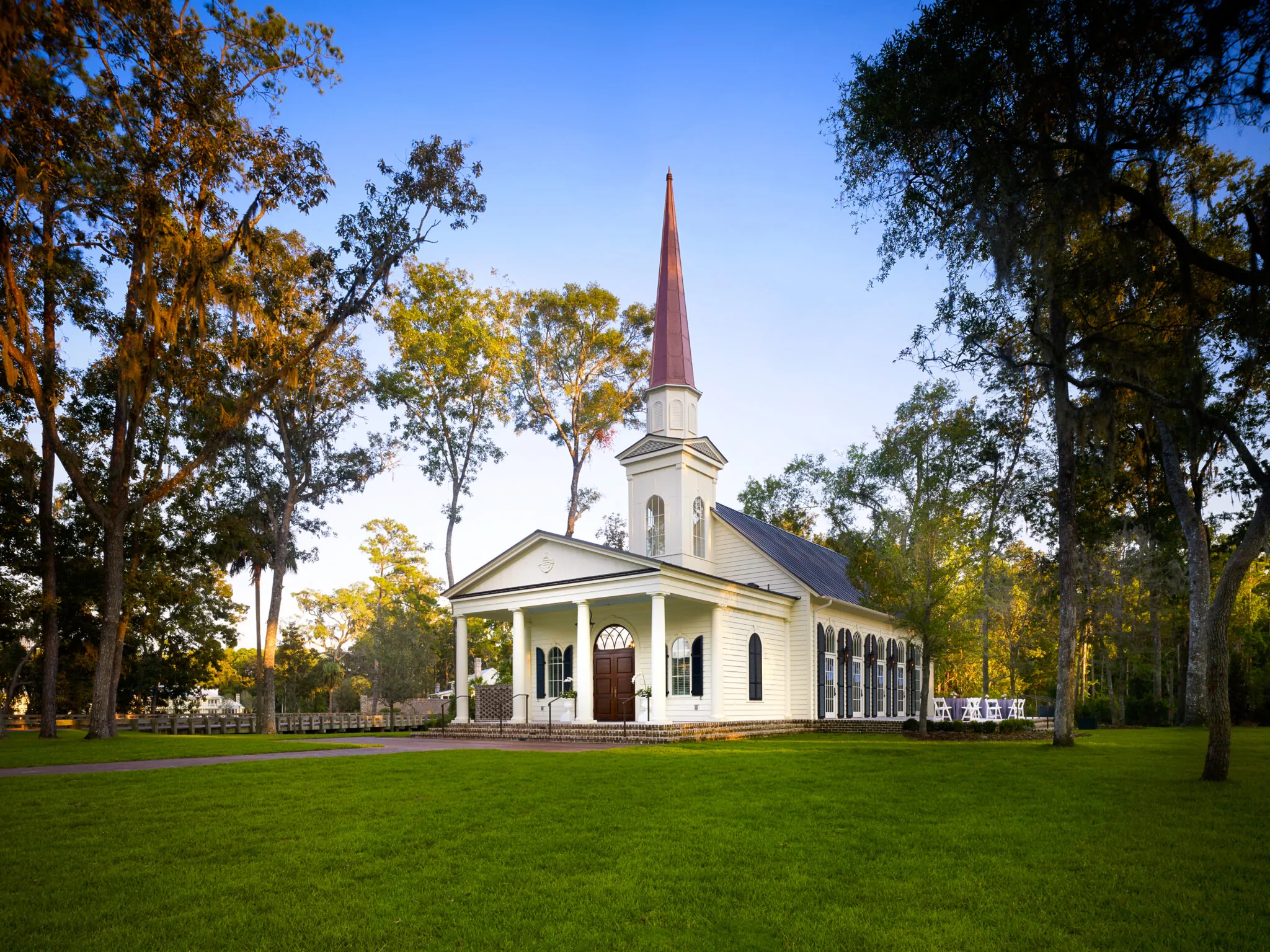 Exterior view of Sommerset Chapel during the day